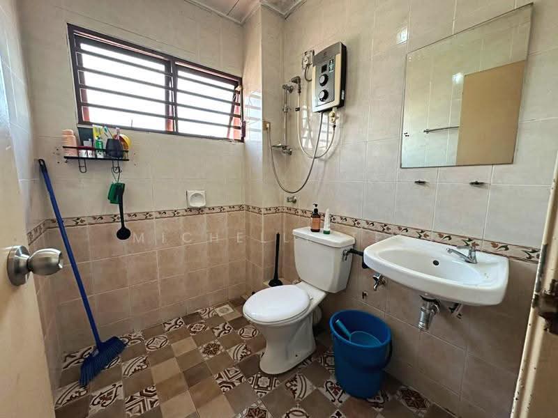 Rumah Teres untuk Dijual di Bandar Puteri Klang (Klang) - Michelle Tee - Bathroom - PropertyGuru.com.my