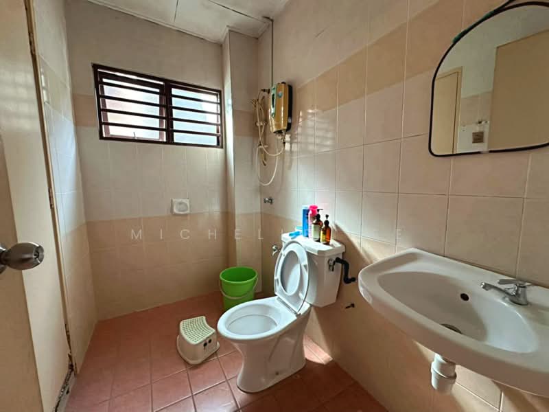 Rumah Teres untuk Dijual di Bandar Puteri Klang (Klang) - Michelle Tee - Bathroom - PropertyGuru.com.my
