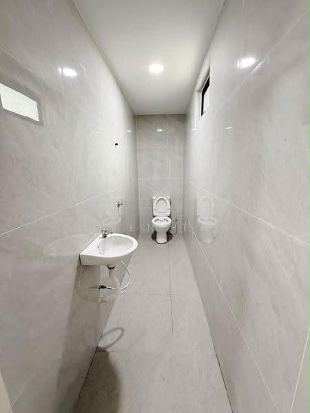 Rumah Teres 2-Tingkat untuk Dijual di Taman Sentosa (Johor Bahru) - Seven Tay - Bathroom - PropertyGuru.com.my
