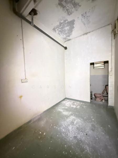 Shop / Office untuk Dijual di Taman Johor Jaya (Johor Bahru) - Carson . - Bathroom - PropertyGuru.com.my