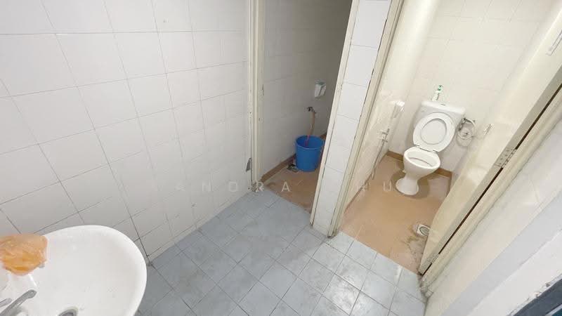 Kedai untuk Disewa di Taman Selayang Jaya (Selayang) - Sandra Chu - Bathroom - PropertyGuru.com.my