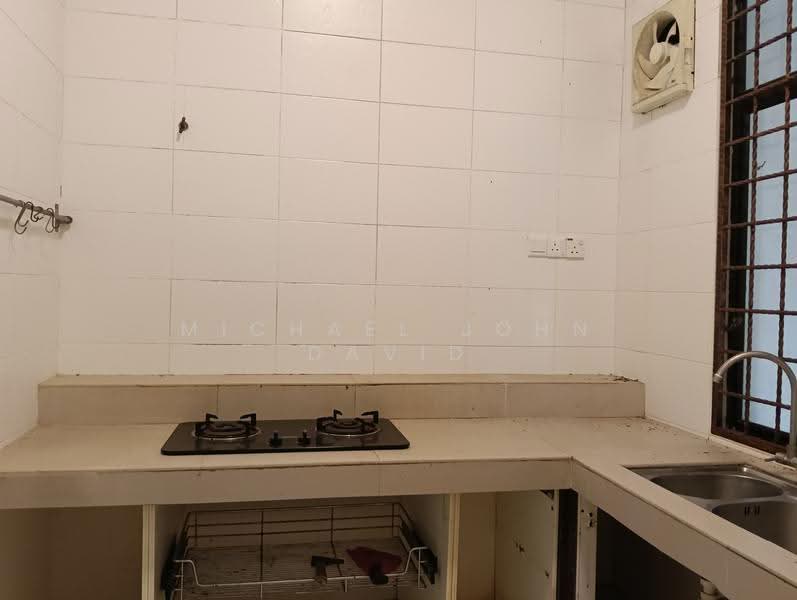 Townhouse for Rent in Ulu Kelang (Selangor) - Michael John David - Kitchen - PropertyGuru.com.my