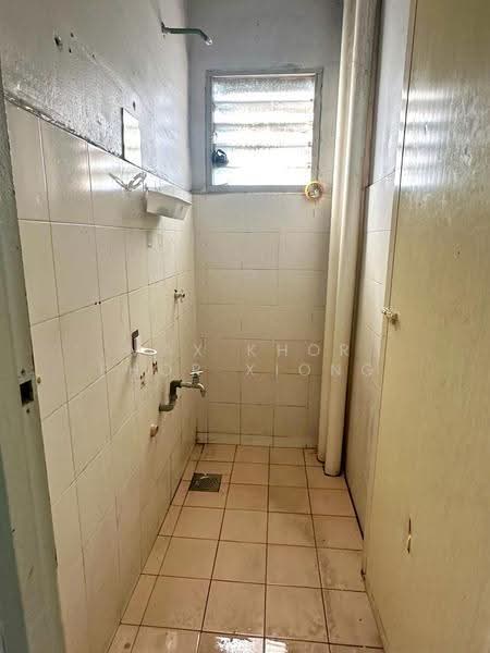 Rumah Flat untuk Disewa di Pelangi Indah - Max Khor Phor xiong - Bathroom - PropertyGuru.com.my
