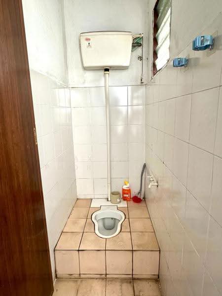 Rumah Flat untuk Disewa di Pelangi Indah - Max Khor Phor xiong - Bathroom - PropertyGuru.com.my