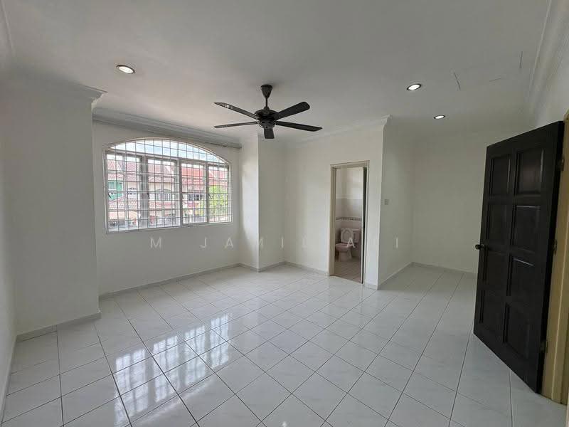 Terraced House for Sale in Bandar Bukit Puchong (Puchong) - M Jamil Ali - Living Room - PropertyGuru.com.my