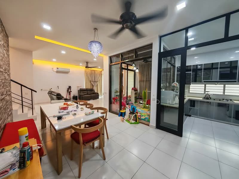 Rumah Kluster untuk Dijual di Setia Tropika (Johor Bahru) - Ee Fong Toh - Living Room - PropertyGuru.com.my
