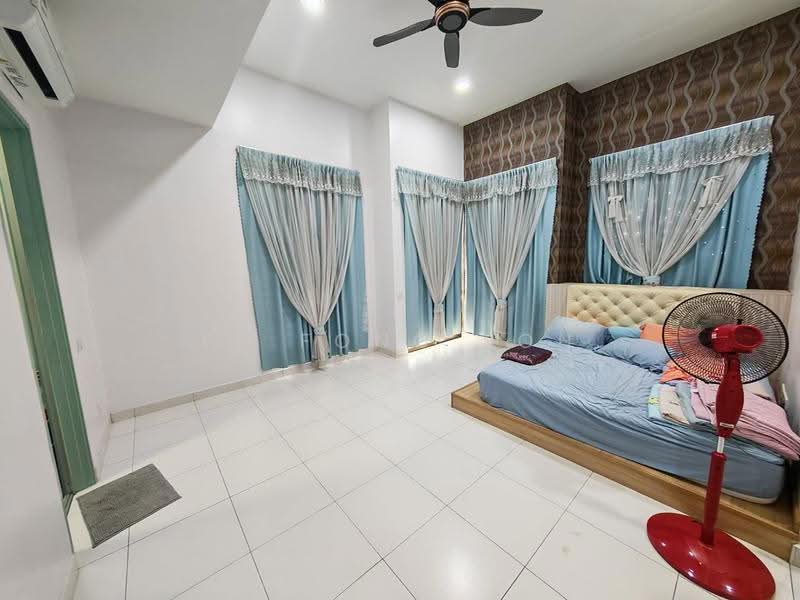 Rumah Kluster untuk Dijual di Setia Tropika (Johor Bahru) - Ee Fong Toh - Bedroom - PropertyGuru.com.my