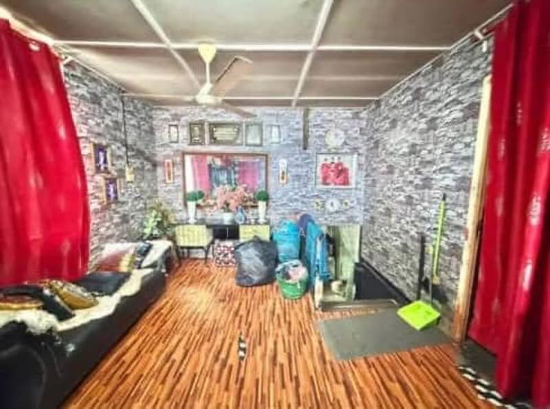 Bungalow House untuk Dijual di Kampung Pasir (Tampoi) - Seri Wangi - Living Room - PropertyGuru.com.my