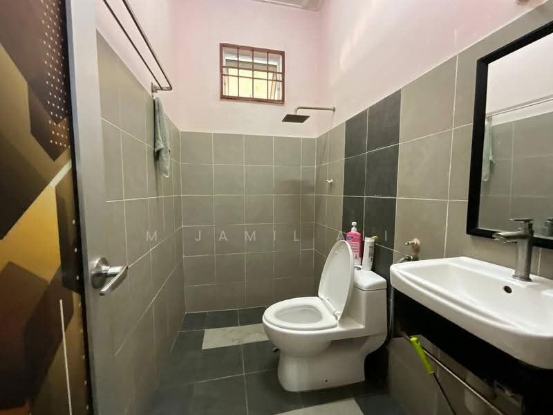 Semi-Detached House for Sale in Sepang (Selangor) - M Jamil Ali - Bathroom - PropertyGuru.com.my