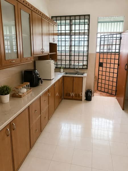 1.5-storey Terraced House for Sale in Taman Gaya (Ulu Tiram) - Reyna Wong - Kitchen - PropertyGuru.com.my