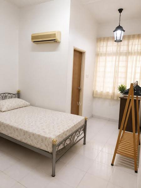 1.5-storey Terraced House for Sale in Taman Gaya (Ulu Tiram) - Reyna Wong - Bedroom - PropertyGuru.com.my