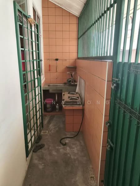 1.5-storey Terraced House for Sale in Taman Gaya (Ulu Tiram) - Reyna Wong - Kitchen - PropertyGuru.com.my
