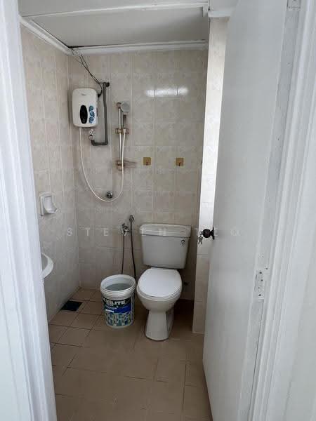 Condominium for Sale at D'aman Crimson - Steven Teo - 1st Bathroom - PropertyGuru.com.my