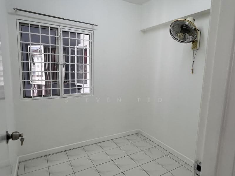 Condominium for Sale at D'aman Crimson - Steven Teo - Middle bedroom - PropertyGuru.com.my
