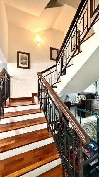 Rumah Teres 2.5-Tingkat untuk Dijual di Bandar Sri Damansara (Selangor) - Vincent Tan - Staircase - PropertyGuru.com.my