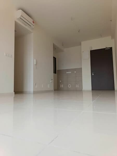 Kediaman Servis untuk Dijual di Sunway Avila Residences - Jie Hoh - Living Room - PropertyGuru.com.my
