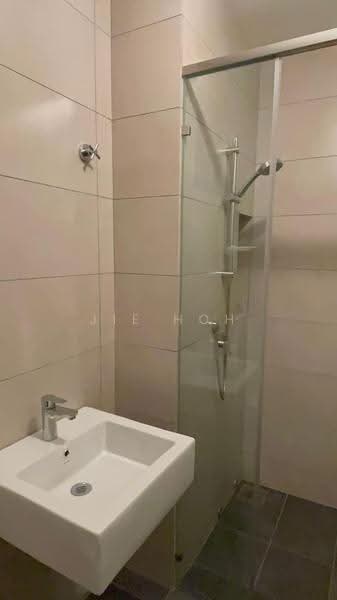 Kediaman Servis untuk Dijual di Sunway Avila Residences - Jie Hoh - Bathroom - PropertyGuru.com.my