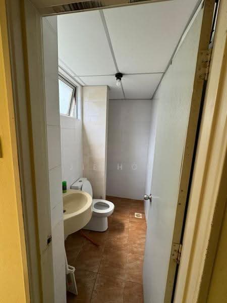 Kondominium untuk Dijual di Platinum Lake PV 15 - Jie Hoh - Bathroom - PropertyGuru.com.my