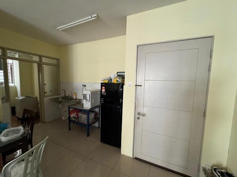 Kondominium untuk Dijual di Platinum Lake PV 15 - Jie Hoh - Kitchen - PropertyGuru.com.my