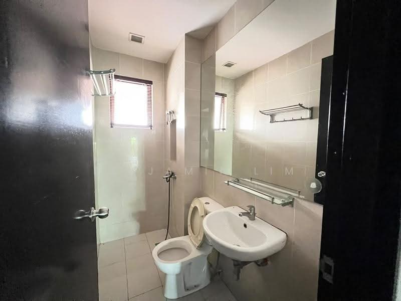 2-storey Terraced House for Sale in Leisure Farm (Gelang Patah) - Benjamin Lim - Bathroom - PropertyGuru.com.my