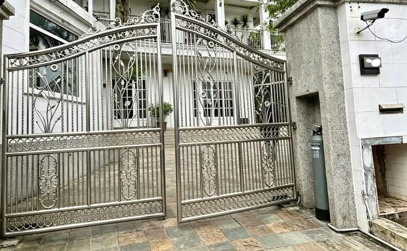 Semi-Detached House for Sale in Ampang (Selangor) - Rashidah Juremi - Exterior - PropertyGuru.com.my