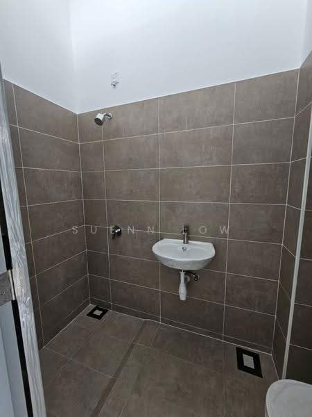 Rumah Teres untuk Dijual di Taman Ponderosa (Johor Bahru) - Suenn Low - Bathroom - PropertyGuru.com.my