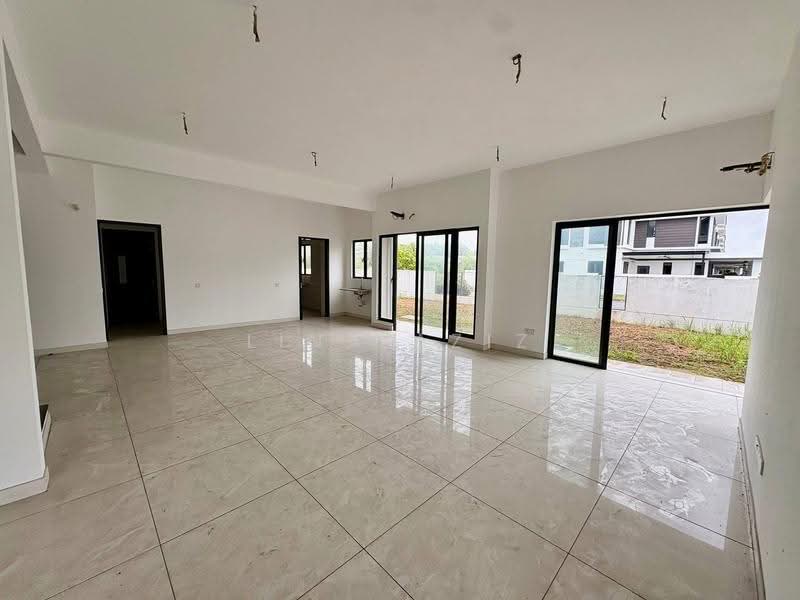 Rumah Berkembar untuk Dijual di Elmina (Shah Alam) - Lina Aziz - Living Room - PropertyGuru.com.my