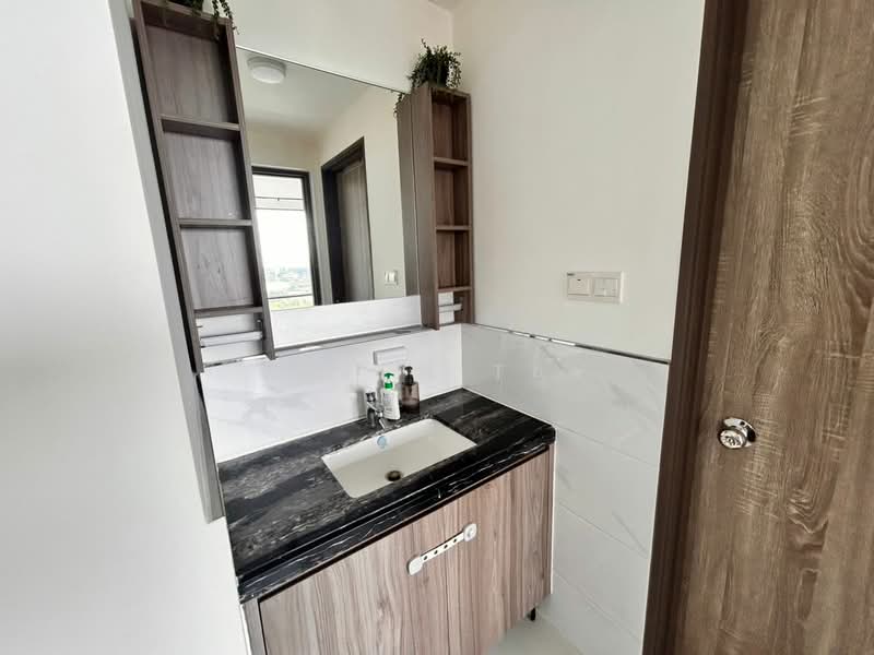 Kediaman Servis untuk Dijual di Country Garden Central Park - Seven Tay - Bathroom - PropertyGuru.com.my