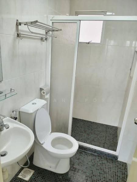 Kediaman Servis untuk Disewa di Connaught Avenue - Jovane Por - Bathroom - PropertyGuru.com.my