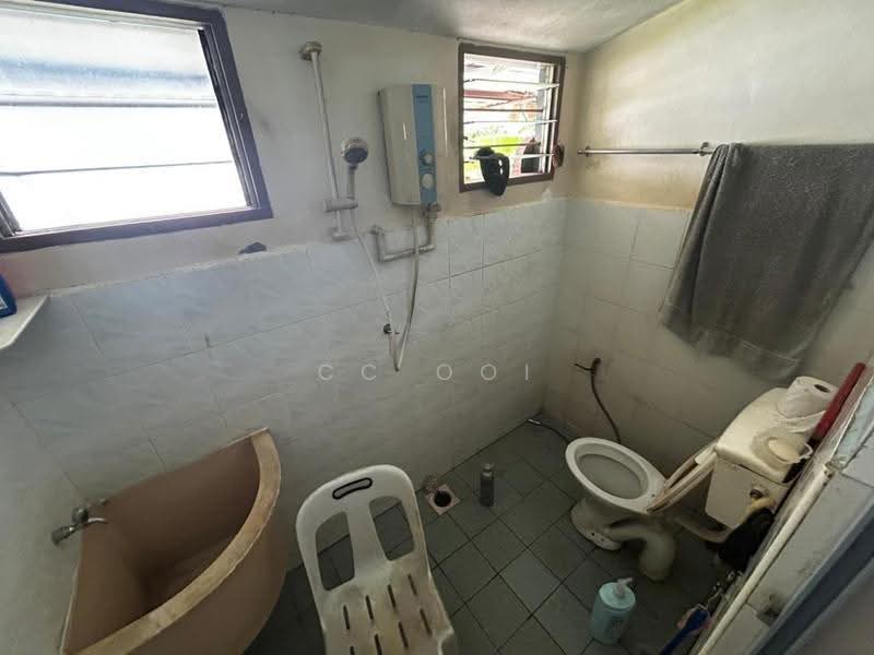 Bungalow House untuk Dijual di Desa Ria (Sungai Ara) - CC Ooi - Bathroom - PropertyGuru.com.my