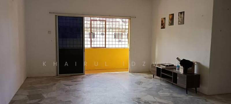 Pangsapuri untuk Dijual di Kenangan View - Khairul Idzwan - Living Room - PropertyGuru.com.my