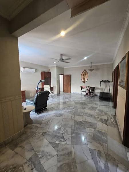 Pangsapuri untuk Dijual di Subang Perdana Goodyear Court 8 - Donna Sim - Living Room - PropertyGuru.com.my