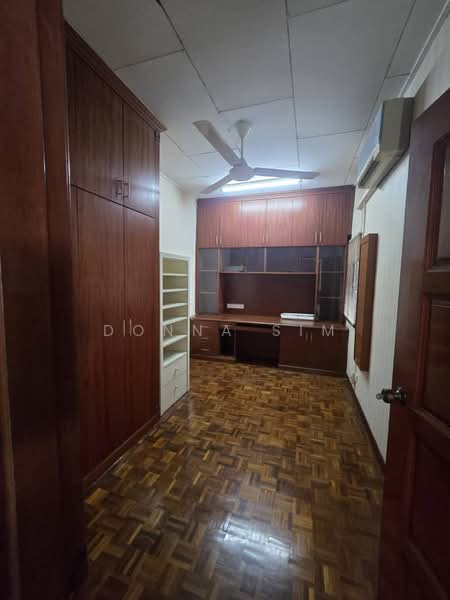 Pangsapuri untuk Dijual di Subang Perdana Goodyear Court 8 - Donna Sim - Study - PropertyGuru.com.my
