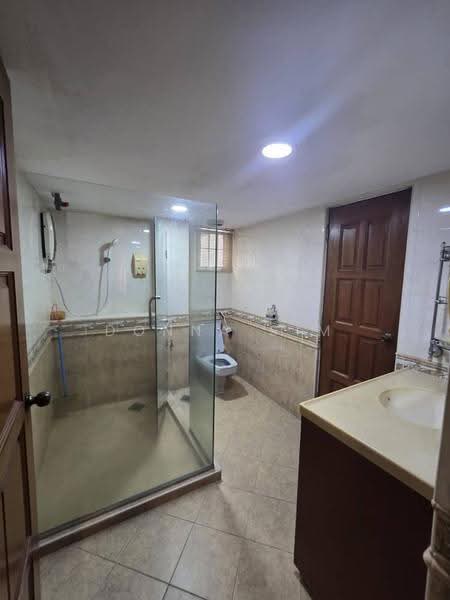 Pangsapuri untuk Dijual di Subang Perdana Goodyear Court 8 - Donna Sim - Bathroom - PropertyGuru.com.my