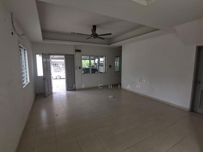 Terraced House for Rent in Taman Semenyih Mewah (Semenyih) - Jeff Cheah - Living Room - PropertyGuru.com.my