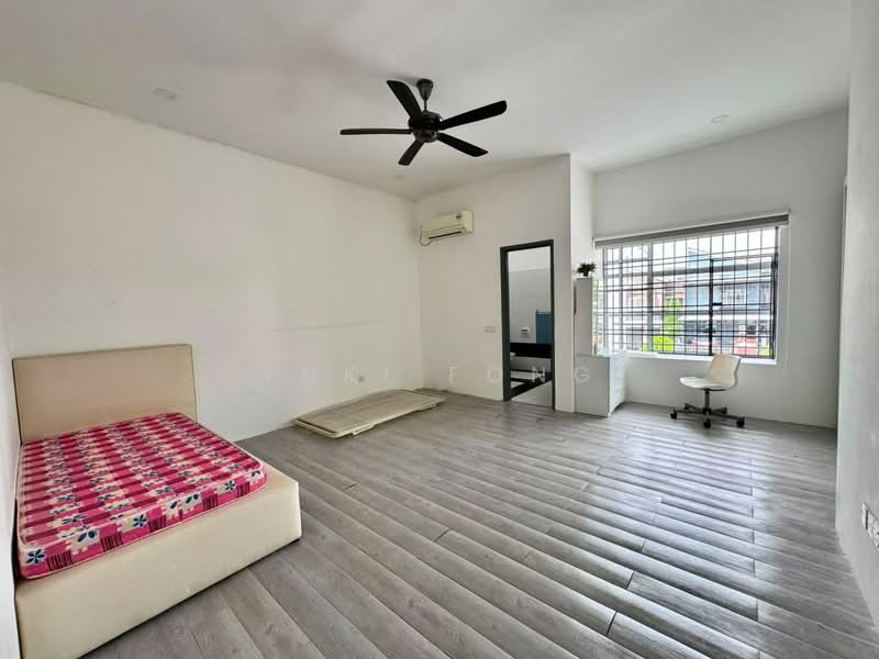 Pangsapuri untuk Dijual di Setia Tropika - Yuki Fong - Bedroom - PropertyGuru.com.my
