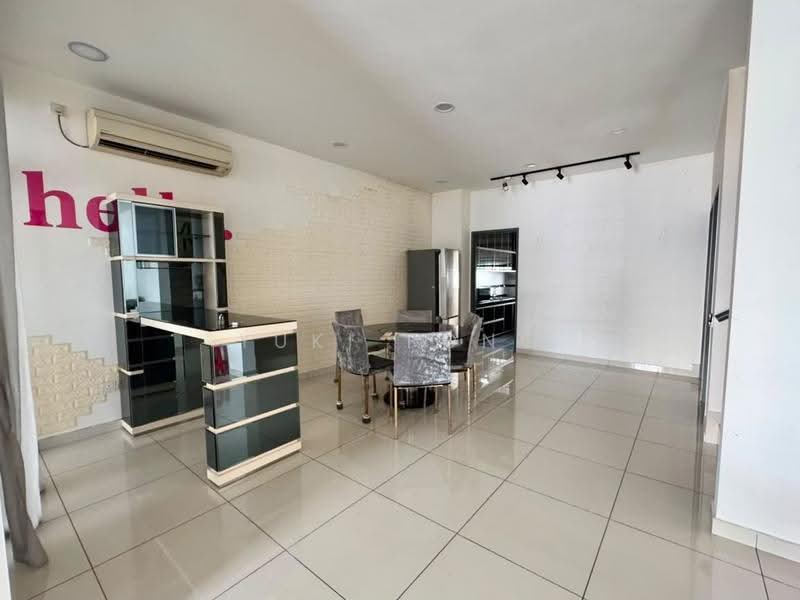 Pangsapuri untuk Dijual di Setia Tropika - Yuki Fong - Living Room - PropertyGuru.com.my