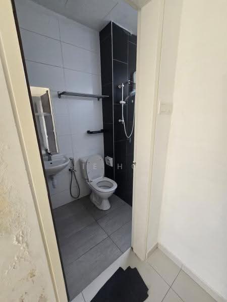 Service Residence for Sale at Seasons Garden Residences - Jie Hoh - Bathroom - PropertyGuru.com.my
