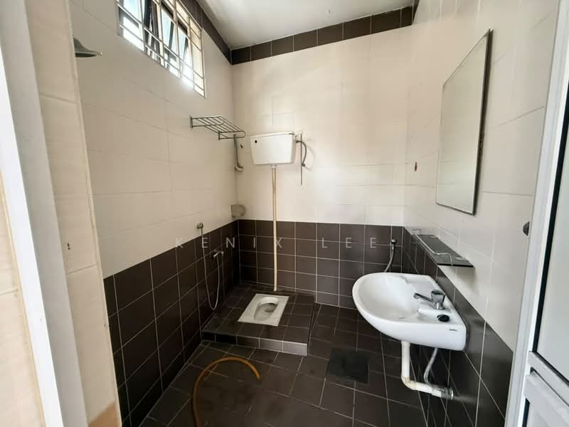 2-storey Terraced House for Rent in SS18 (Subang Jaya) - Kenix Lee - Bathroom - PropertyGuru.com.my