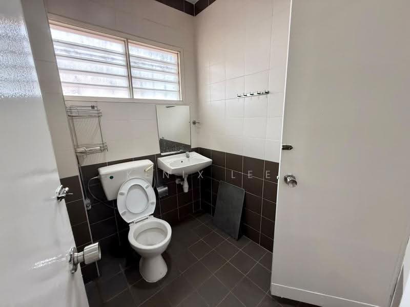 2-storey Terraced House for Rent in SS18 (Subang Jaya) - Kenix Lee - Bathroom - PropertyGuru.com.my