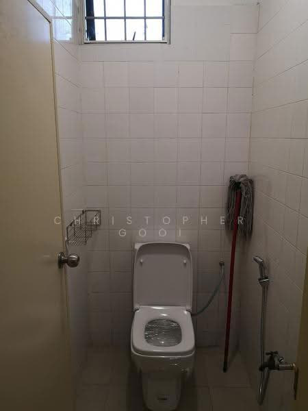 Semi-D Factory for Rent in Puchong (Selangor) - Christopher Gooi - Bathroom - PropertyGuru.com.my