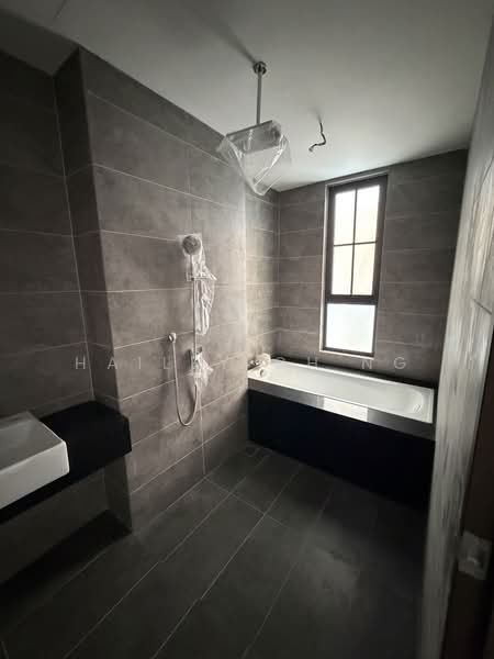 Rumah Berkembar untuk Dijual di Sungai Ara (Penang) - Hailey Ch'ng - Bathroom - PropertyGuru.com.my