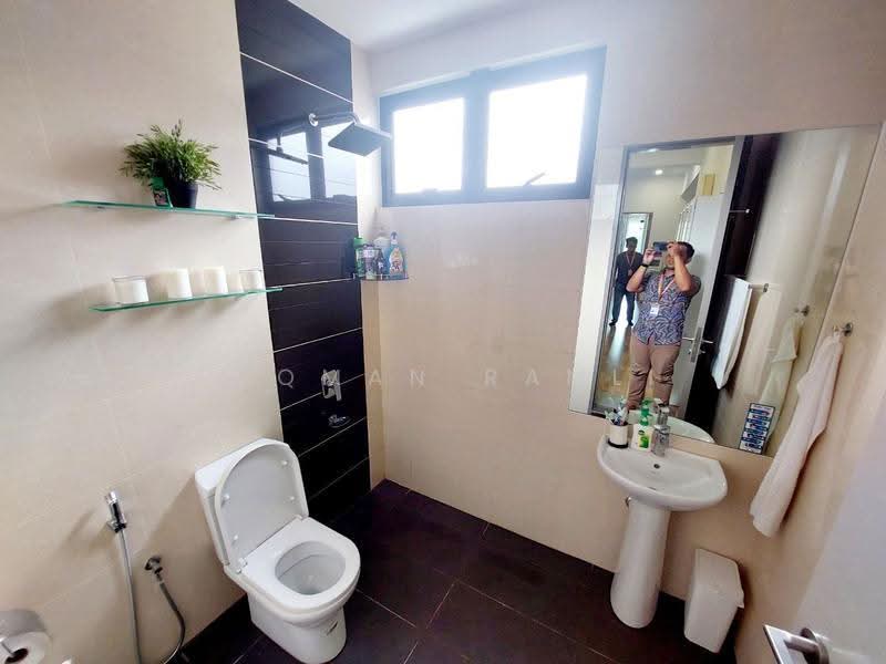 Semi-Detached House for Sale in Shah Alam (Selangor) - Luqman Ramli - Bathroom - PropertyGuru.com.my