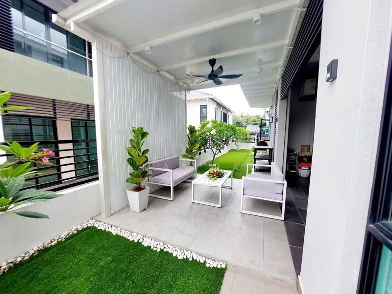 Semi-Detached House for Sale in Shah Alam (Selangor) - Luqman Ramli - Exterior - PropertyGuru.com.my