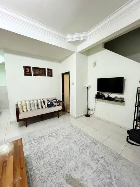 Rumah Teres 2-Tingkat untuk Disewa di Taman Pulai Flora (Skudai) - Anson Chua - Living Room - PropertyGuru.com.my