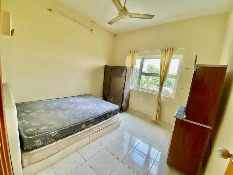 Kondominium untuk Disewa di Desa Impiana - Derrick Yeong - Bedroom - PropertyGuru.com.my