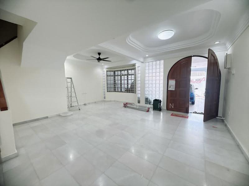 Rumah Teres 2-Tingkat untuk Dijual di Taman Johor Jaya (Johor Bahru) - John Pharn - Living Room - PropertyGuru.com.my