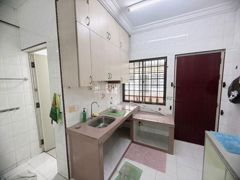 Rumah Teres 2-Tingkat untuk Dijual di Taman Johor Jaya (Johor Bahru) - John Pharn - Kitchen - PropertyGuru.com.my