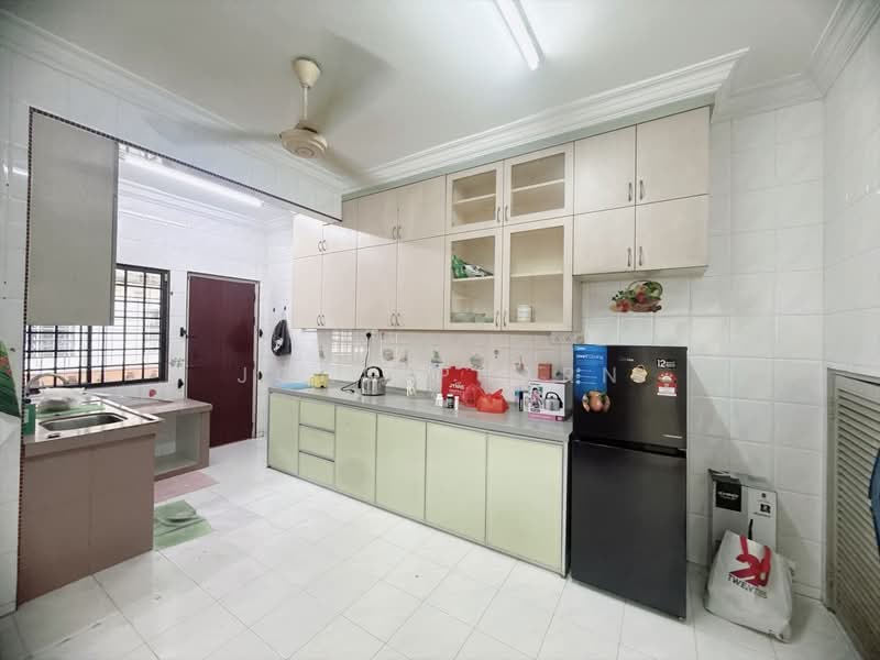 Rumah Teres 2-Tingkat untuk Dijual di Taman Johor Jaya (Johor Bahru) - John Pharn - Kitchen - PropertyGuru.com.my