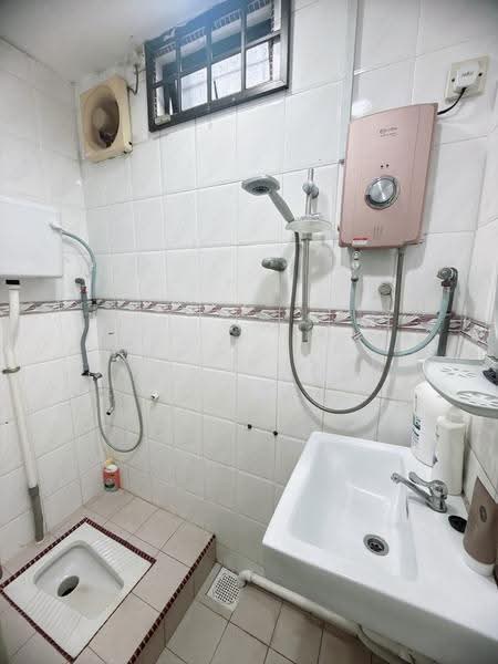 Rumah Teres 2-Tingkat untuk Dijual di Taman Johor Jaya (Johor Bahru) - John Pharn - Bathroom - PropertyGuru.com.my